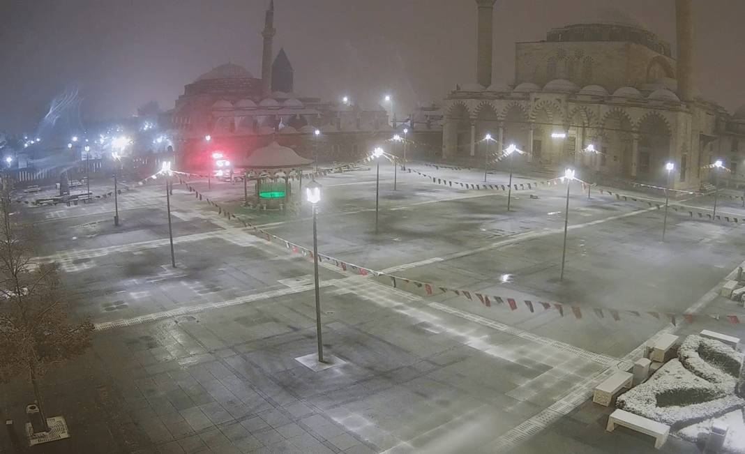 Şehir kameralarından kar altındaki Konya’da son durum 3